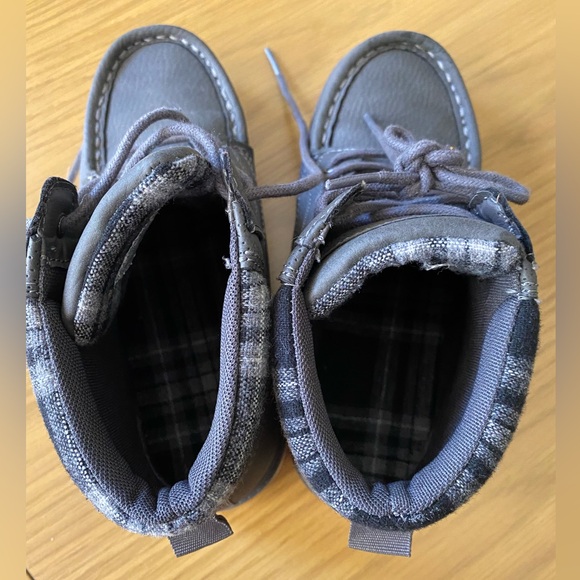 SOLD - Levi’s Kids Gray High-Top Shoes - Picture 8 of 12